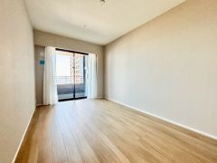 住む人のこだわりを活かすお部屋です＾＾日当たりがよく、寝室としての利用もおすすめ。