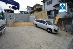 現地（2026年10月19日）撮影。周辺は落ち着いた住宅街。車通りも少なく安心です。快適でゆとりのある生活空間で新生活を始めましょう^^