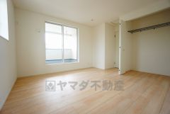 約8.5帖と広めの主寝室はダブルベッドも余裕で配置できます。ンテリアでどんな部屋にするのか考えるのも楽しみです。