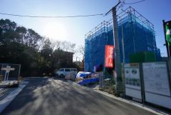 現地（2025年2月18日）撮影。大型車の通行が少なく、騒音や振動が少ないので静かで快適な生活を送れます。