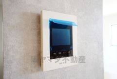 防犯性、セキュリティ対策に安心できるテレビモニター付きインターフォンです。セールスマン対策にもなり安心できます。