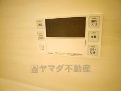 湯量・湯温の設定、そして保温までワンタッチのフルオートバス。便利な追い炊き機能付きです。