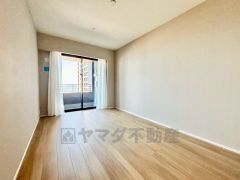 住む人のこだわりを活かすお部屋です＾＾日当たりがよく、寝室としての利用もおすすめ。