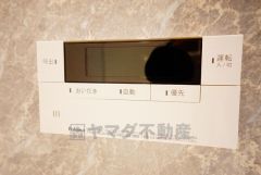 湯量・湯温の設定、そして保温までワンタッチのフルオートバス。便利な追い炊き機能付きです。