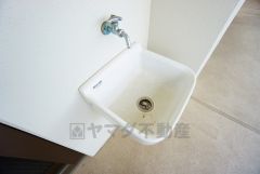 バルコニーには水栓を完備。掃除の際の水洗いや植木の水やりにも便利です。
