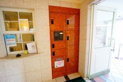 不在時でも荷物が受け取れる宅配ボックス完備。共働きの家庭や外出の多い方に便利。お子様の留守番中も安心ですね＾＾