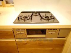 複数の調理を一度に行うことができる3口コンロ。効率よくお料理が出来ます。毎日のお料理も楽しくなりますね＾＾