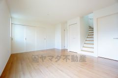 温かみのある雰囲気と、キッチンでの作業性を兼ね備え、家族の笑顔あふれる団らんのひと時をお過ごしいただける設計になっています。