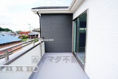 同仕様写真。広々としたバルコニー。 天気のいい日にはお布団もまとめて干せそうですね＾＾