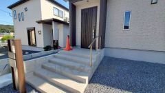 家の顔となる玄関扉がかっこいいと、たくさんの人を招き入れたくなりますね＾＾