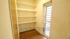 食品や飲料、調理器具を収納できるパントリー付き。週末に買いだめした食料を楽々収納できます。