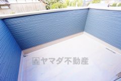 陽当たりの良いバルコニーです。お洗濯やお布団干しはもちろん、日光浴スペースにも。足元は防水工事施工済です。