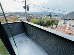 陽当たりの良いバルコニーです。お洗濯やお布団干しはもちろん、日光浴スペースにも。