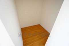 収納力豊富なウォークインクローゼット。洋服や小物などを1箇所にまとめて美しい収納を実現します。