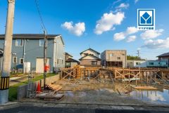 現地（2026年6月25日）撮影。子育てに優しい落ち着いた住環境。10年間の瑕疵保証が付いた安心の新築戸建。最新の設備で気持ちの良い新生活を送りませんか＾＾