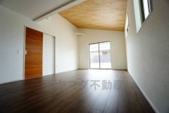 家族が集まる開放的なリビング。思い思いの時間を過ごしたり、家族みんなで食事をしたり、素敵な団らんの場になりますね＾＾