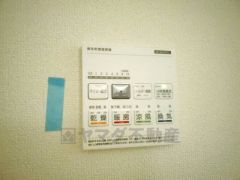 雨の日の洗濯も安心できる浴室暖房乾燥機付き浴室。リモコンで操作もボタン1つで簡単。