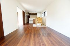 温かみのある雰囲気と、キッチンでの作業性を兼ね備え、家族の笑顔あふれる団らんのひと時をお過ごしいただける設計になっています。