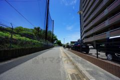 車の通り抜けができないので、小さな子供も安心して遊ばせることができます。落ち着いた住宅地内で快適な生活を実現してみませんか。