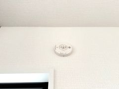 火災発生をいち早く知らせてくれる火災報知器は標準装備です。