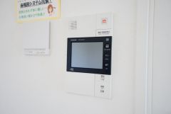 オートロックとモニター付きインターホン装備で女性やお子様も安心。充実のセキュリティで暮らしをサポートします。