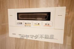湯量・湯温の設定、そして保温までワンタッチのフルオートバス。便利な追い炊き機能付きです。