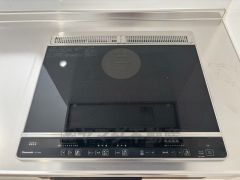 お手入れのしやすいIHクッキングヒーターです。3口コンロなので、効率よくお料理が楽しめます。毎日のお料理も楽しくなりますね＾＾