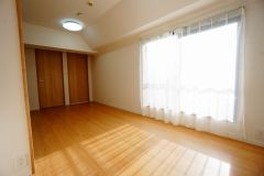 温かみのある雰囲気と、キッチンでの作業性を兼ね備え、家族の笑顔あふれる団らんのひと時をお過ごしいただける設計になっています。