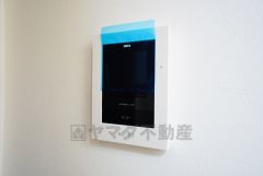 防犯性、セキュリティ対策に安心できるテレビモニター付きインターフォンです。セールスマン対策にもなり安心できます。