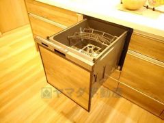 家事の時間が短縮できるフルオープンで開けやすい食器洗い乾燥機付。食事後に家族とのくつろぎタイムをしっかり取れます。