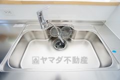 広々とした凸型シンクに洗剤ポケットを標準装備。大きなお鍋など洗いやすいです。