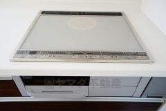 同仕様写真。IHクッキングヒーターは火を使わないため、火災の発生リスクを抑えることが出来ます。汚れてもサッとふけてお掃除らくらく＾＾