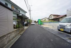 現地（2025年10月21日）撮影。大型車の通行が少なく、騒音や振動が少ないので静かで快適な生活を送れます。