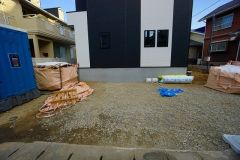 駐車スペースはゆとりある2台分を確保。マイカー用に、お客さま用に、余裕を持ってご利用いただけます。