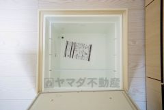 キッチンにある床下収納は、居住スペースを減らさずに買い置きの調味料や非常食などを保管することができます。