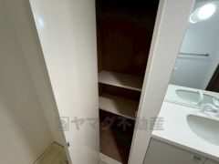 衣類やタオルの収納スペースを確保＾＾雑然とした洗面室がすっきり片付けやすくなりますし、パジャマや下着を個室に取りに行くという手間も省けます。