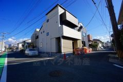 現地（2026年1月7日）撮影。住人以外の車の進入も少なく、小さなお子様を持つご家庭にも安心です。落ち着いた住宅地内で快適な生活を実現してみませんか。