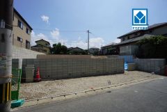 1号棟。現地（2026年8月31日）撮影。最新の設備で気持ちの良い新生活を送りませんか。是非お問合せ下さい＾＾