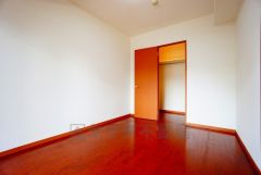 明るい室内は、風通しも良く、大変居心地の良い空間となっております。爽やかな風を感じて起きる朝は、快適生活の始まりに。