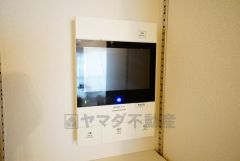 防犯性、セキュリティ対策に安心できるテレビモニター付きインターフォンです。セールスマン対策にもなり安心できます。