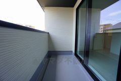 陽当たりの良いバルコニーです。お洗濯やお布団干しはもちろん、日光浴スペースにも。