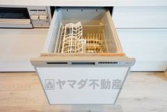 家事の時間が短縮できるフルオープンで開けやすい食器洗い乾燥機付。食事後に家族とのくつろぎタイムをしっかり取れます。