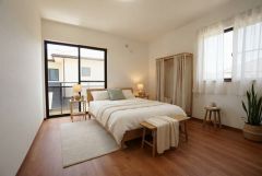 家具はイメージです。主寝室としてお使いいただけそうなこちらのお部屋は、日当たりが良く、爽やかな風を感じて起きる朝は、快適生活の始まりに。