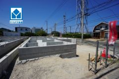 現地（2026年8月25日）撮影。角地。全居室2面採光。陽当たり、風通し良好＾＾ウォークインクローゼット完備＾＾荷物が多くても安心です＾＾