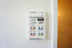 浴室暖房乾燥機付き＾＾梅雨の時期や花粉、PM2.5が酷いときなどの洗濯を干すのに重宝しそうですね＾＾