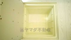 キッチンにある床下収納は、居住スペースを減らさずに買い置きの調味料や非常食などを保管することができます。