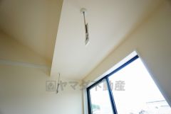 取り込んだお洗濯物の仮置きなどに便利な室内物干し。花粉や雨対策で室内干しする際に重宝しますね＾＾