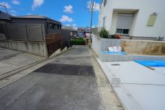 大型車の通行が少なく、騒音や振動が少ないので静かで快適な生活を送れます。