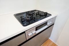 3種類の料理が同時に調理できる、3口ガスコンロ。忙しい夕食の支度時間が短縮できて効率よくお料理が楽しめます。