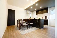 温かみのある雰囲気と、キッチンでの作業性を兼ね備え、家族の笑顔あふれる団らんのひと時をお過ごしいただける設計になっています。